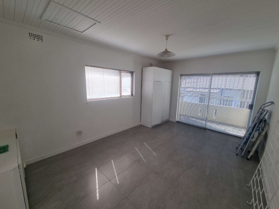 To Let 3 Bedroom Property for Rent in Wynberg Western Cape